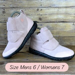 WB Moccasin Boots  Size Mens 6 / Womens 7 Spanish Lees100% Premium Leather Suede